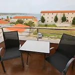 شقة Barisic